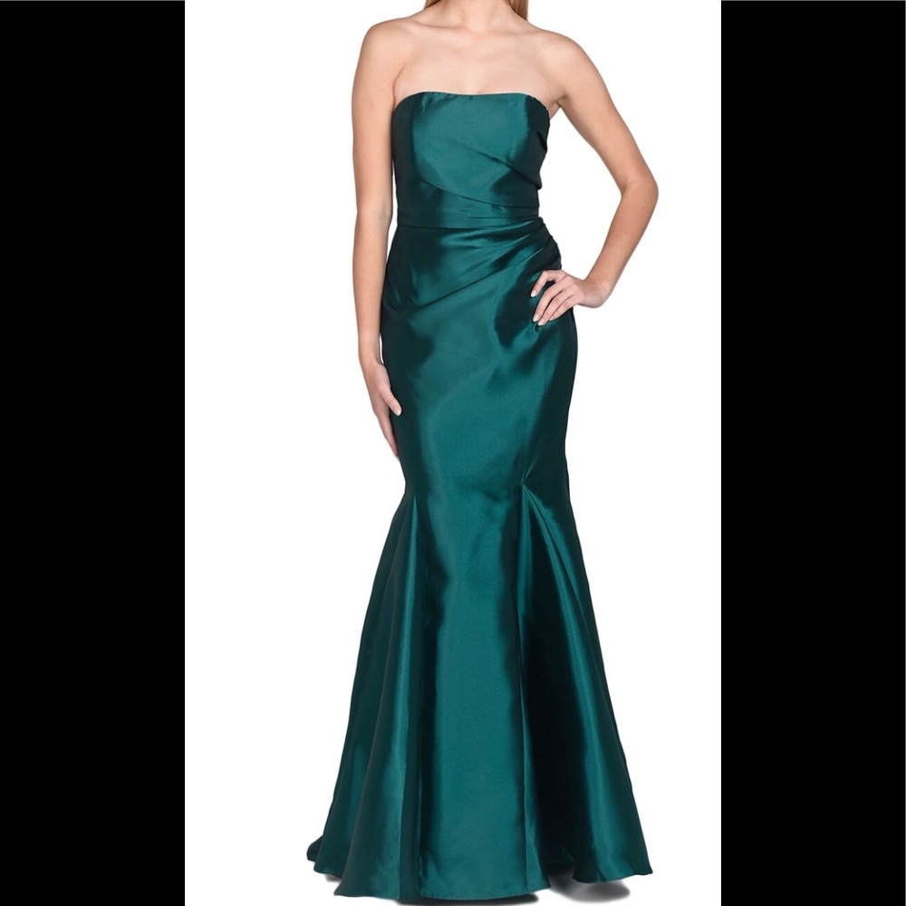 STRAPLESS MERMAID EVENING GOWN